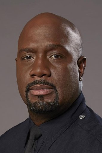 Richard T. Jones — Concussion cast