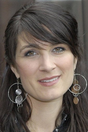 Charlotte Munck — Min far er bokser cast